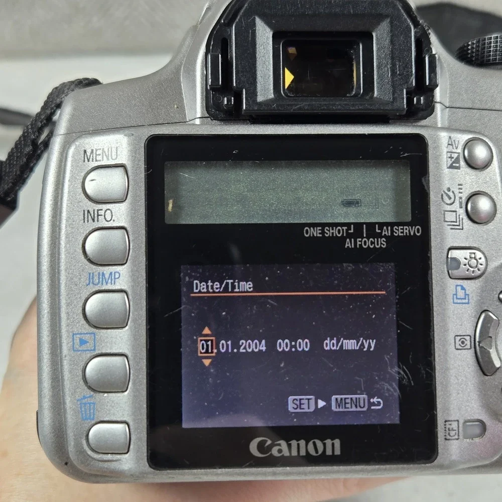 Canon EOS Digital Rebel XT 8.0MP DSLR Camera w/EF-S 18-55mm Lens Battery Charger